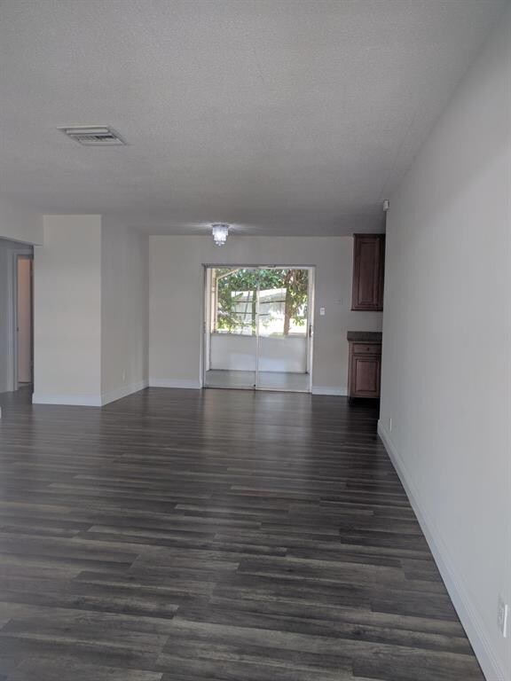 7102 NW 70th St, Tamarac, FL 33321 - photo 2