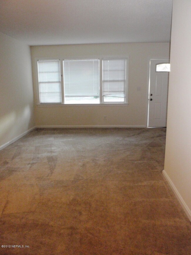 536 Laurina St, Jacksonville, FL 32216 - photo 4