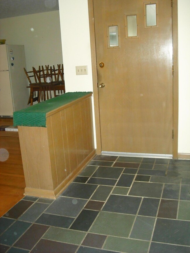 1174 Vinewood Dr, Columbus, OH 43229 - photo 5