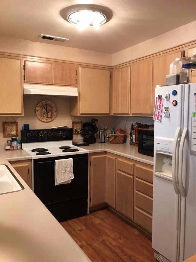 568 Village Dr unit 24, Central Point, OR 97502 - photo 4