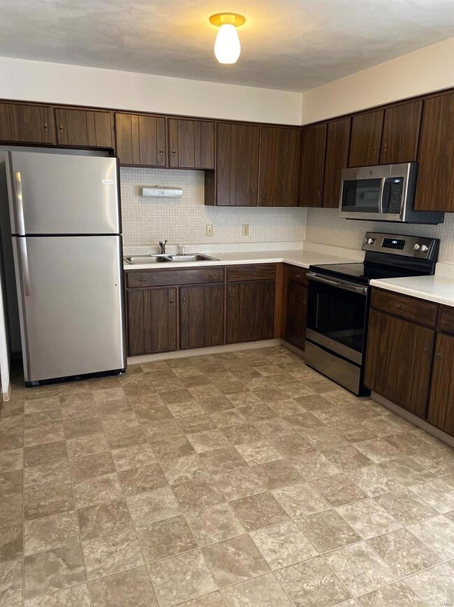 7 Sunset Dr unit C, Freeburg, IL 62243 - photo 3