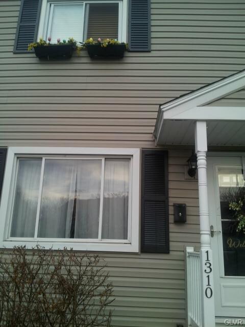 1310 Greenview Dr, Bethlehem, PA 18018 - photo 3