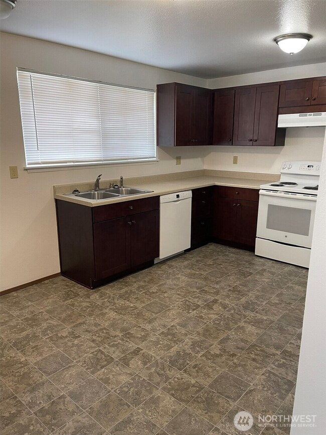 1601 Norpoint Way NE, Tacoma, WA 98422 - photo 6