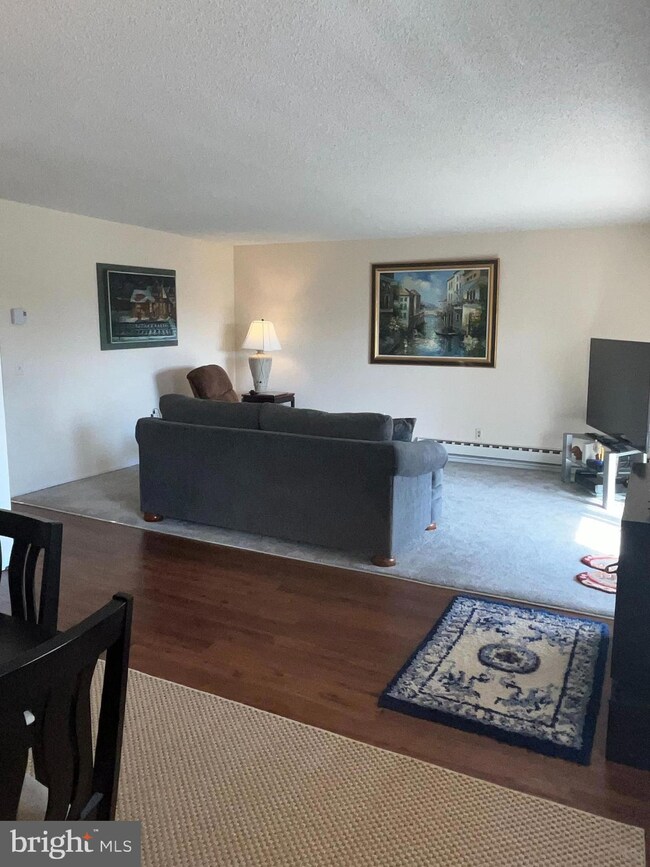 3500 Forest Edge Dr, Silver Spring, MD 20906 - photo 4