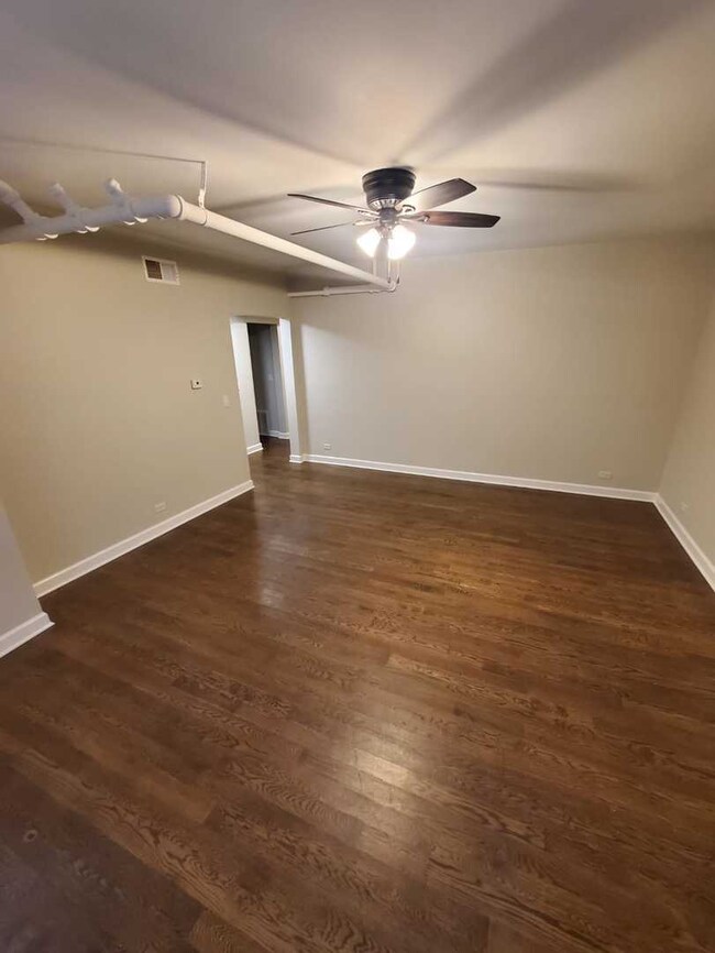 2724 W Glenlake Ave unit GARDEN, Chicago, IL 60659 - photo 4