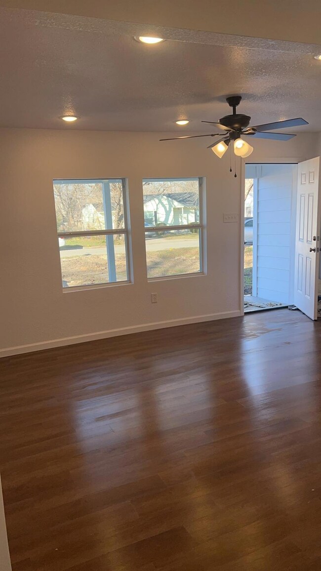 8533 Sussex Ct, Fort Worth, TX 76108 - photo 5