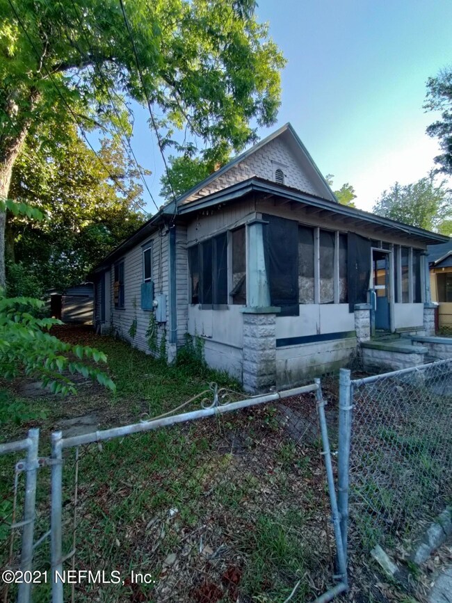 1156 E 14 St 32206 Left side