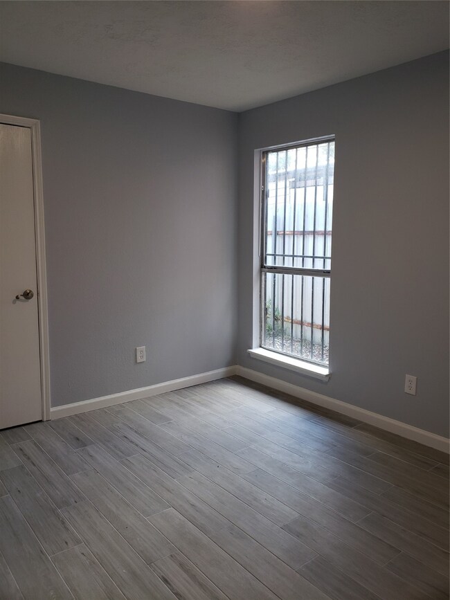 10002 Rosbrook Dr, Houston, TX 77038 - photo 5