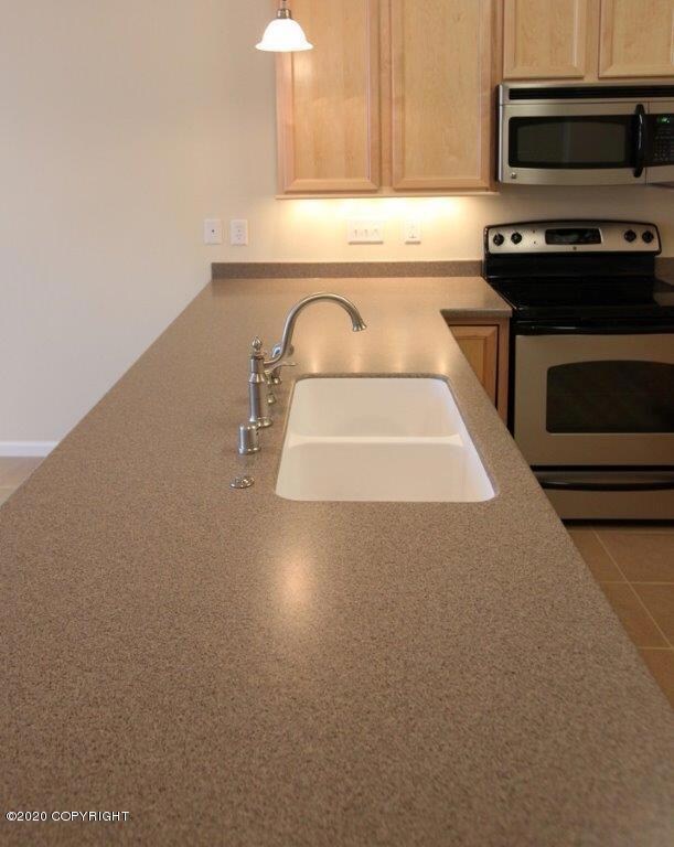 Expansive Breakfast Bar