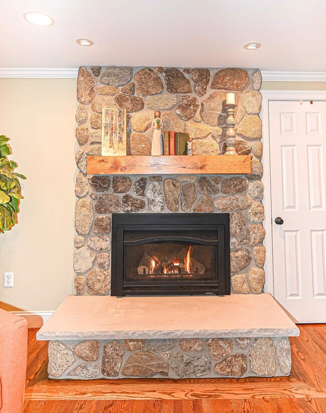 25 Greenmeadow Ln, Bedford, NH 03110 - photo 6