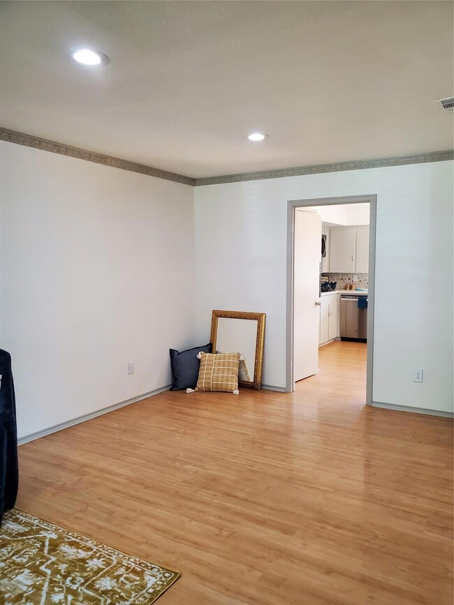 7424 Walling Ln, Dallas, TX 75231 - photo 5