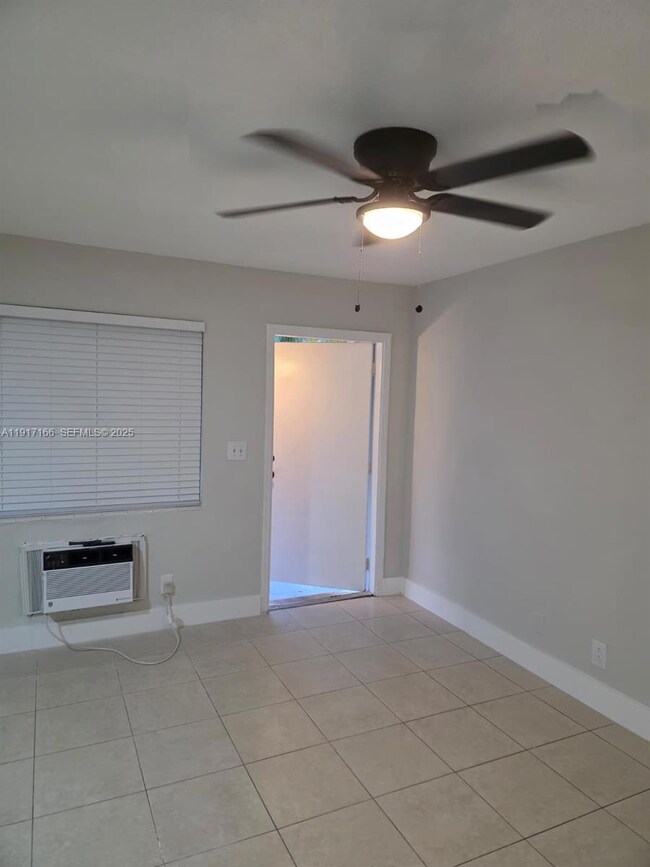 435 NW 41st St unit 2, Oakland Park, FL 33309 - photo 2