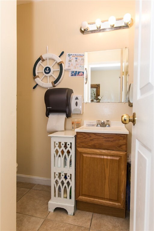 27 Reynolds Ave, Providence, RI 02905 - photo 5