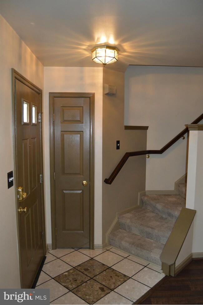 1879 Tiger Lily Cir, Woodbridge, VA 22192 - photo 3