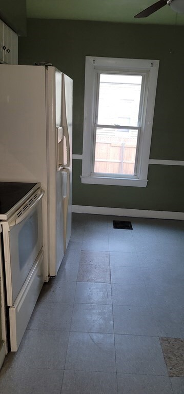 52 Sycamore St unit 1st fl, Springfield, MA 01109 - photo 6