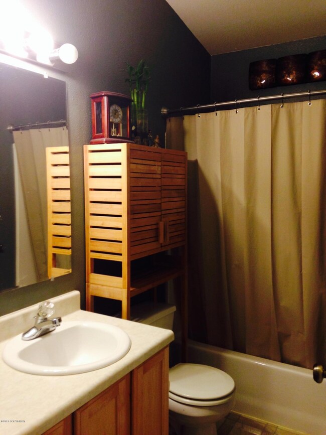 3410 Oregon Dr unit B, Anchorage, AK 99517 - photo 4