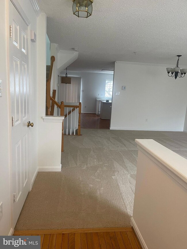 32 Cottage Field Ct, Germantown, MD 20874 - photo 2