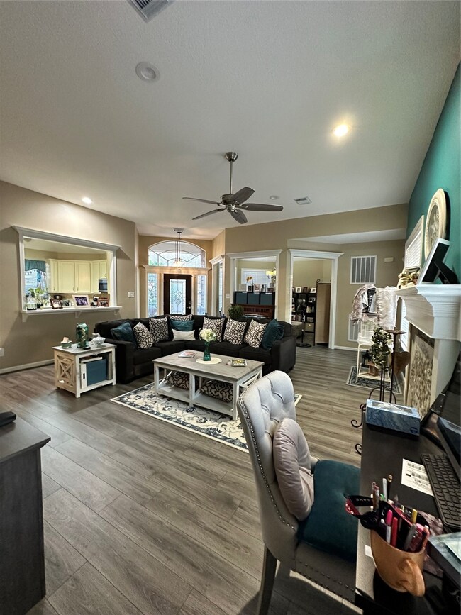 7111 W Hearthstone Green Dr, Houston, TX 77095 - photo 5