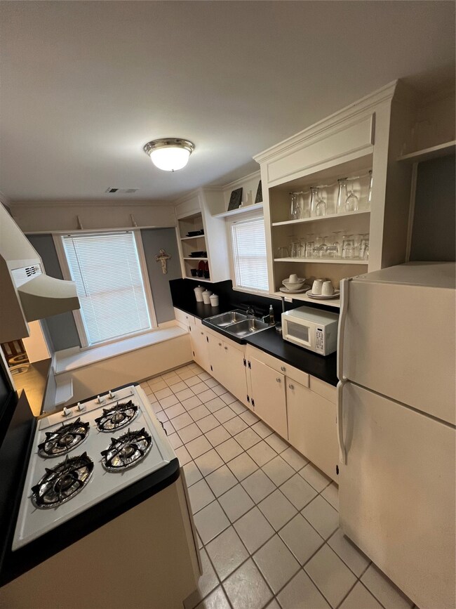 1310 Reid St, Houston, TX 77022 - photo 3