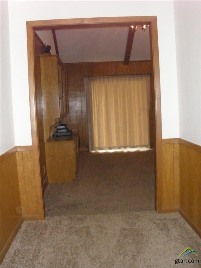 1406 Jeff Davis Dr, Tyler, TX 75703 - photo 4