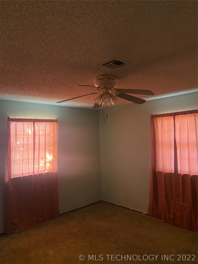 1008 Grandview Ln, Henryetta, OK 74437 - photo 7