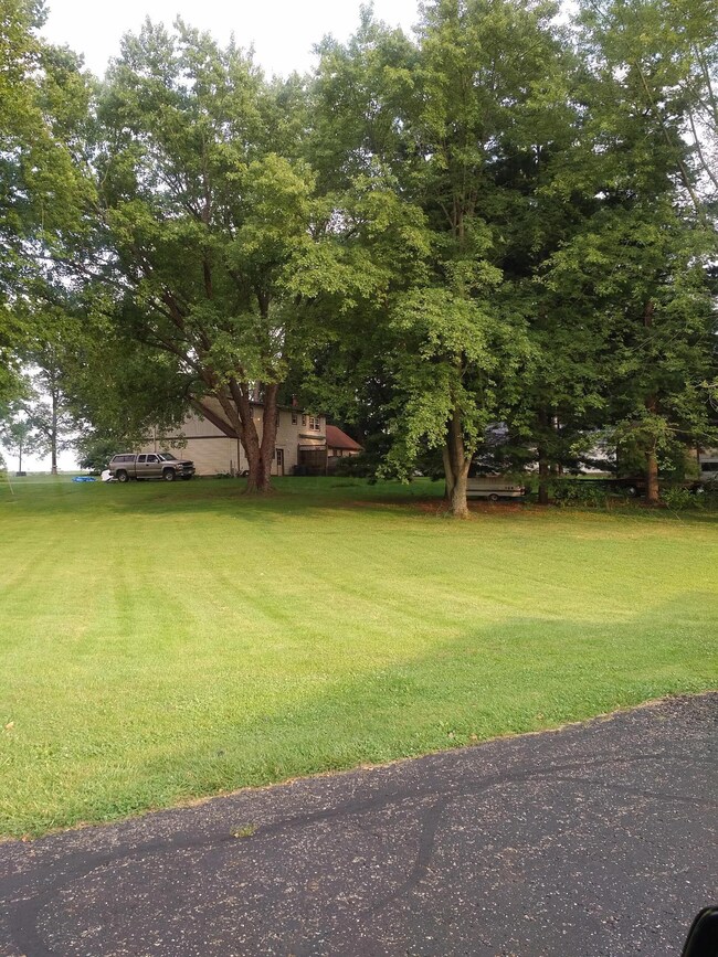 2465 N Court St, Circleville, OH 43113 - photo 3