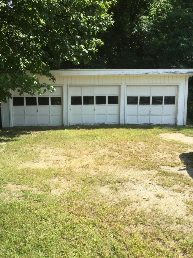 454 Hubbard Ave, Pittsfield, MA 01201 - photo 2