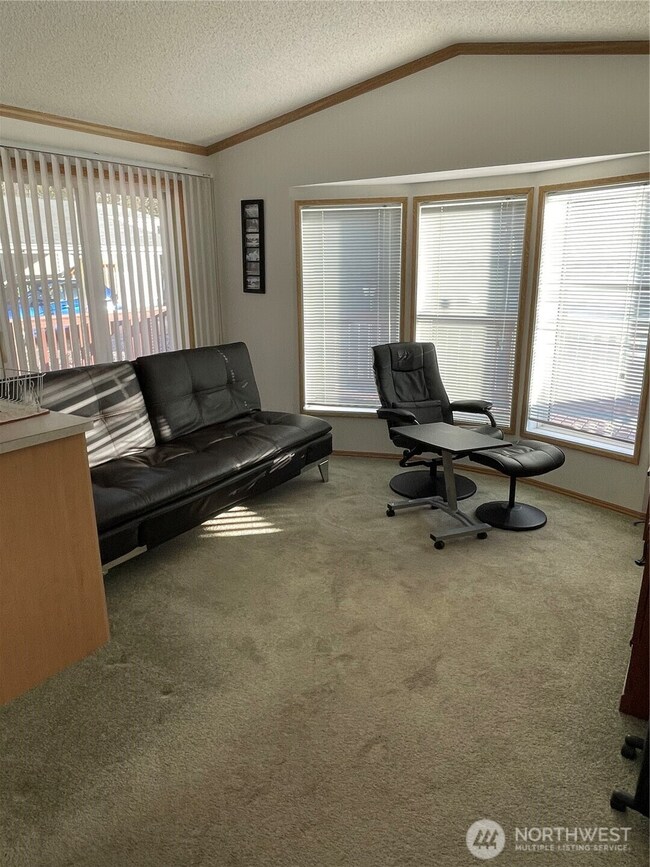 All windows have blinds