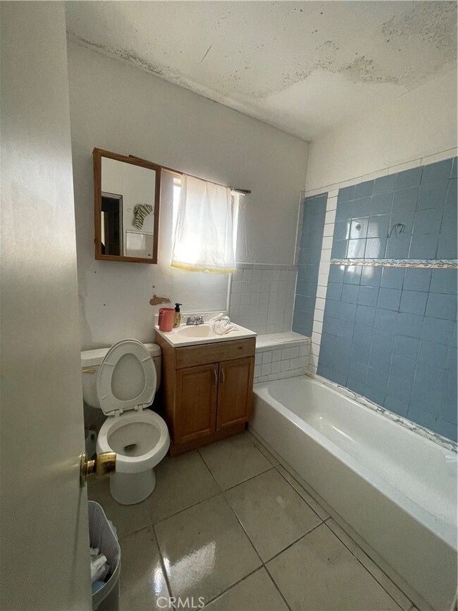 bathroom 1, main house