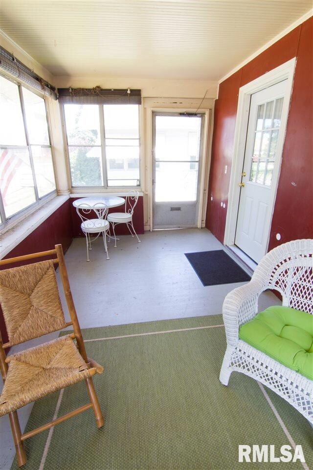 2127 Mound St, Davenport, IA 52803 - photo 3