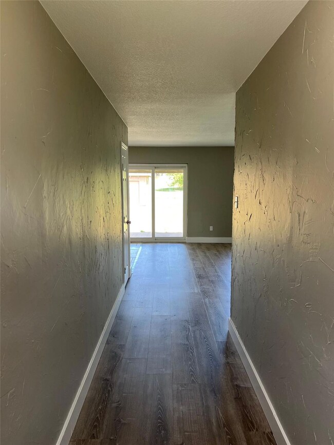 1428 W Ball St, Weatherford, TX 76086 - photo 2