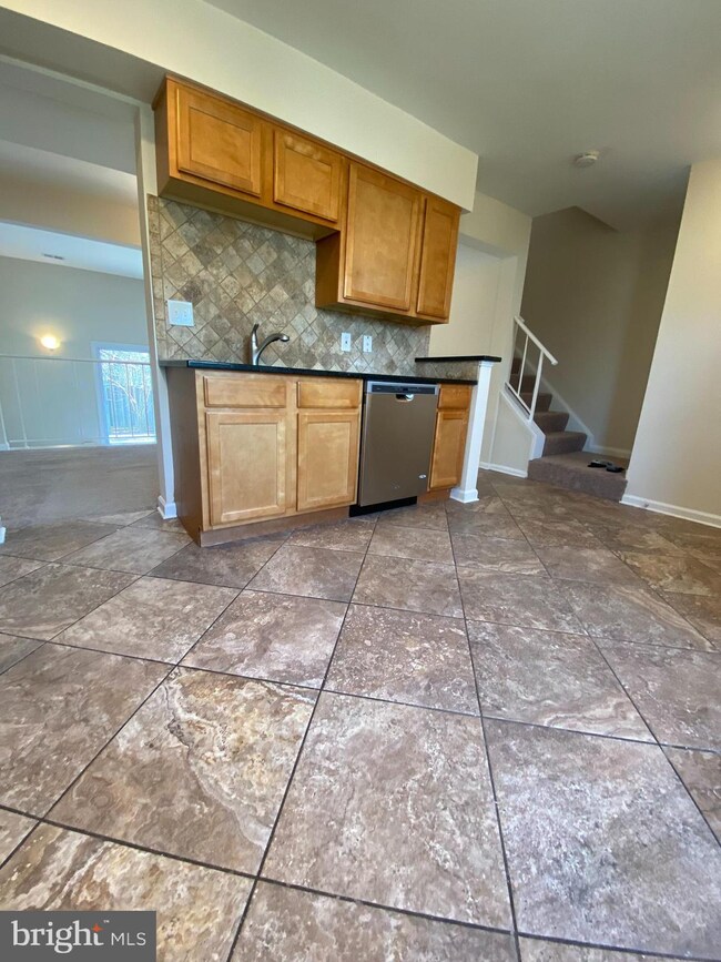 1993 Mayflower Dr, Woodbridge, VA 22192 - photo 7