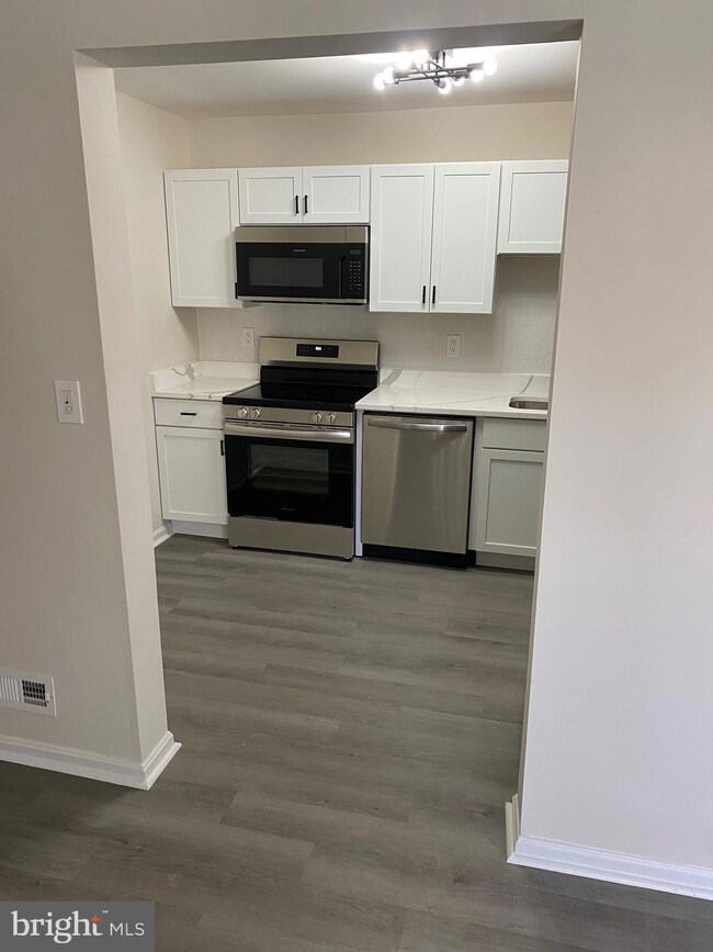 9880 Whiskey Run, Laurel, MD 20723 - photo 3