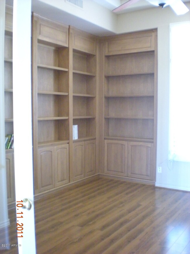 Office/Library w/Built in Shelves