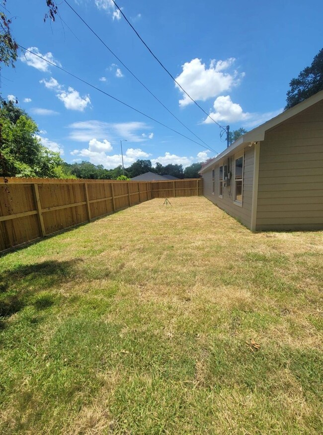 1041 Junell St, Houston, TX 77088 - photo 4