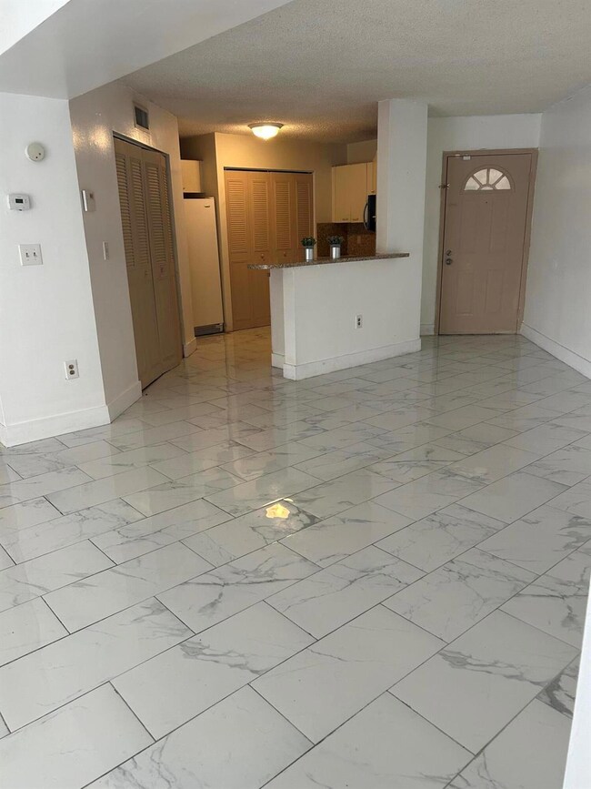 6296 NW 186th St unit 210, Hialeah, FL 33015 - photo 4