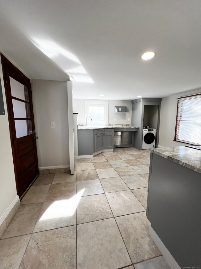 47 Warwick St unit 2, Middletown, CT 06457 - photo 5