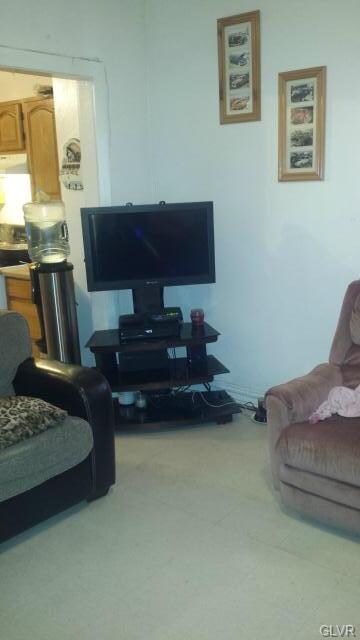 437 Harrison St, Allentown, PA 18103 - photo 2