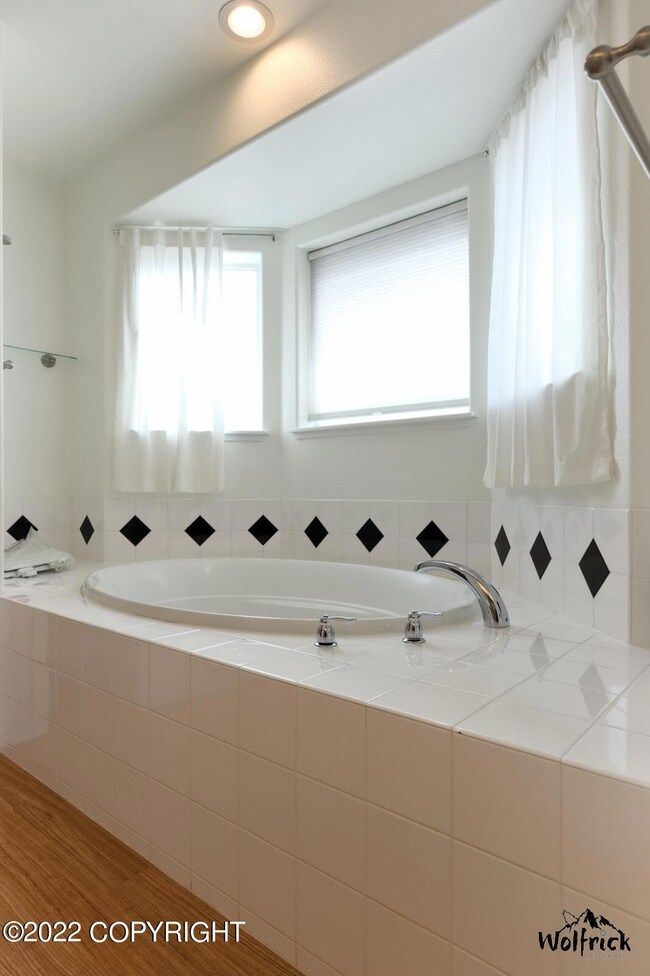 Bedroom - Master Bathroom (2)