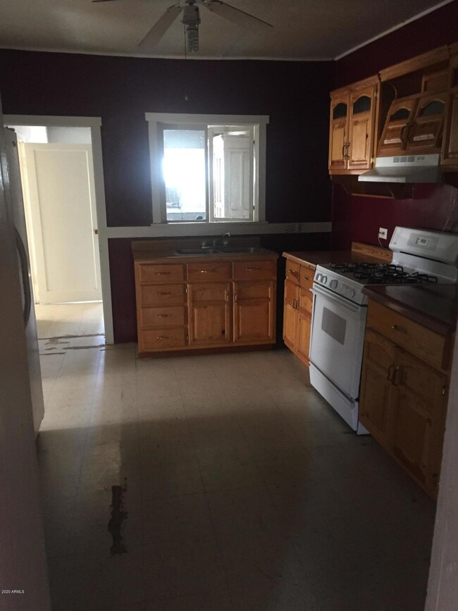647 4th kitchen