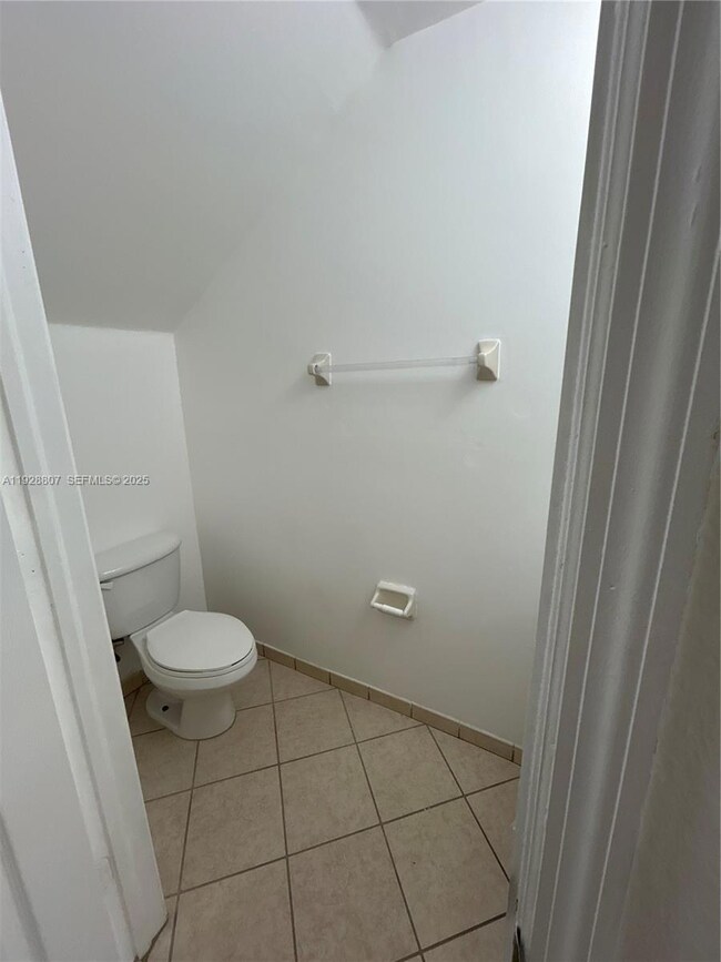 230 SE 29th Ave unit 11, Homestead, FL 33033 - photo 6
