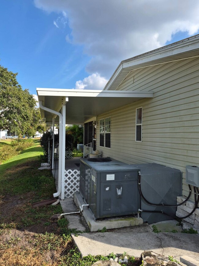 8141 Mill Springs Dr, New Port Richey, FL 34653 - photo 4