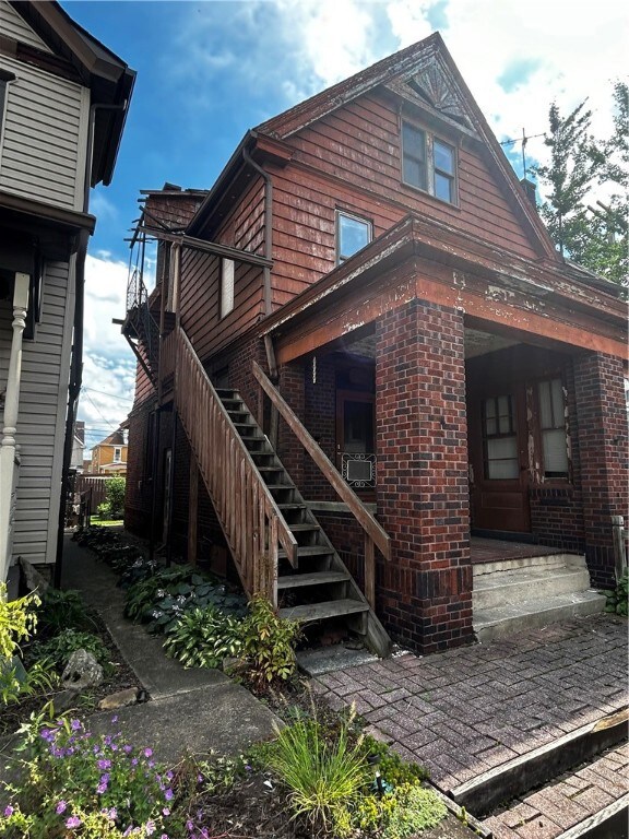 403 Spring St, Latrobe, PA 15650 - photo 2