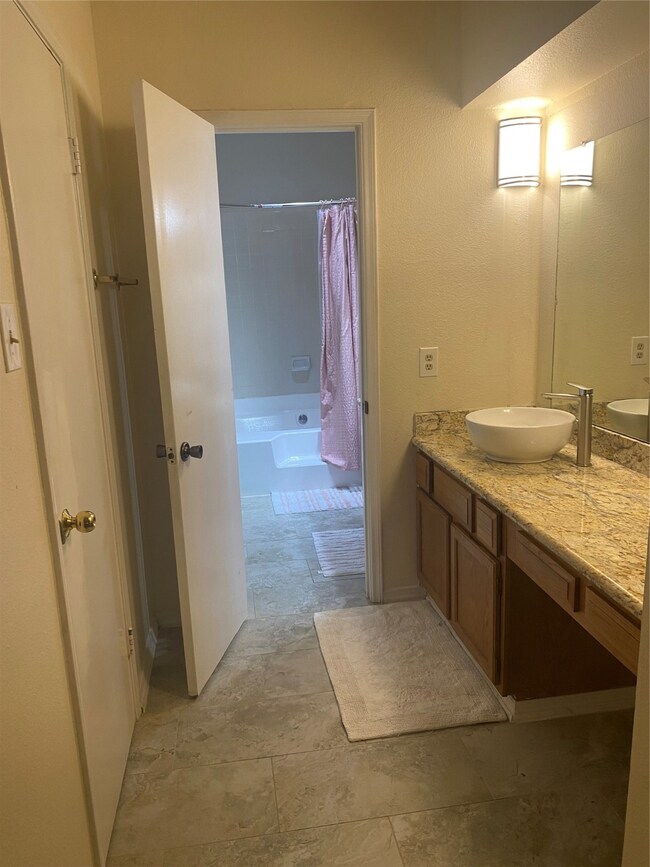 580 Wilcrest Dr unit 580, Houston, TX 77042 - photo 7