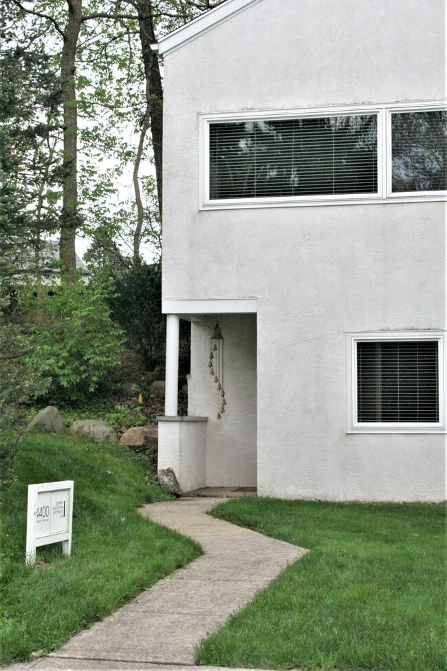 4400 Colerain Ave, Columbus, OH 43214 - photo 5