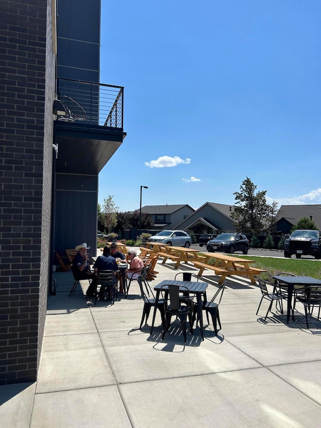 Outdoor patio at Sunriver brew