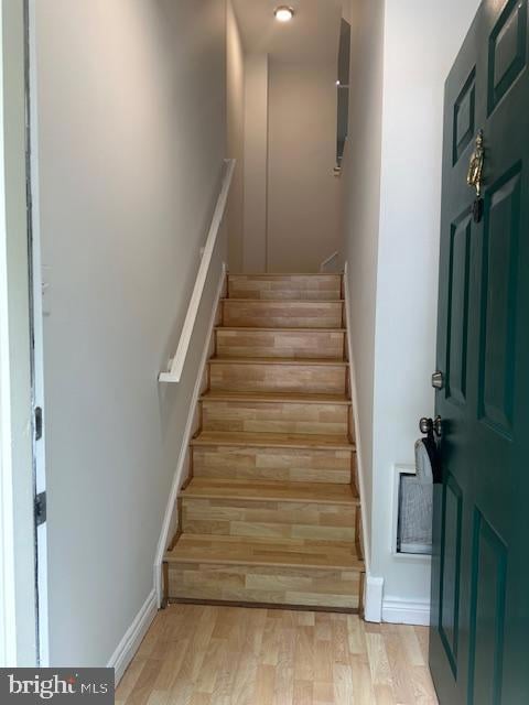 10454 Parthenon Ct, Bethesda, MD 20817 - photo 2