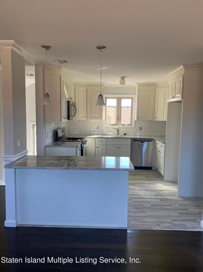 KITCHEN-202 HAWTHORNE AVE