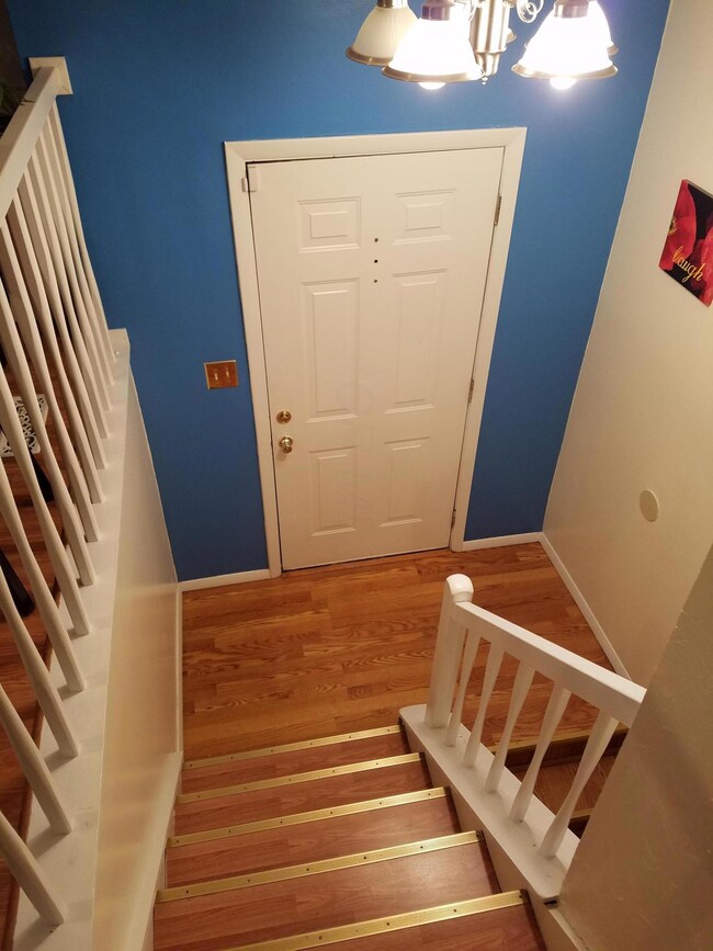 1224 Kriswood Ln, Columbus, OH 43228 - photo 2