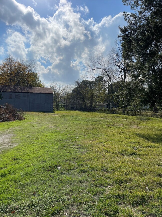 1202 Apache St, Houston, TX 77022 - photo 6